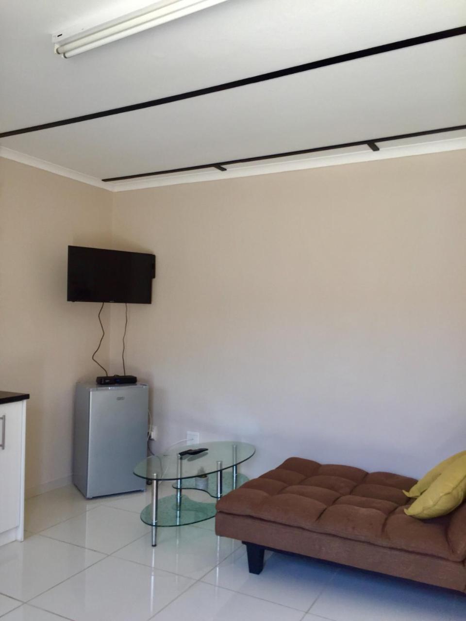 Man Cave Suite Суакопмунд Екстериор снимка
