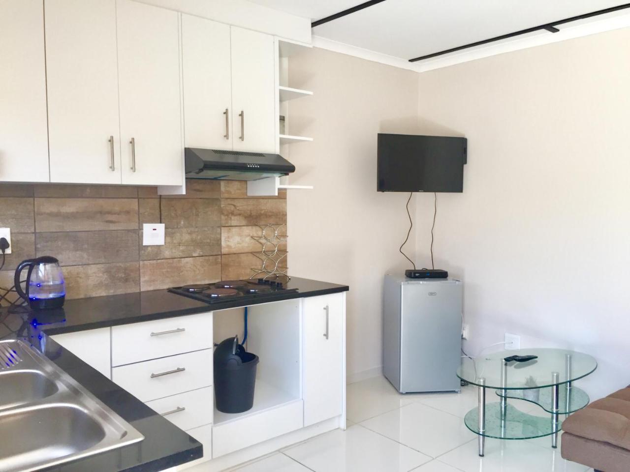 Man Cave Suite Суакопмунд Екстериор снимка