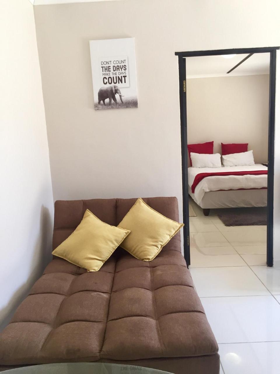 Man Cave Suite Суакопмунд Екстериор снимка